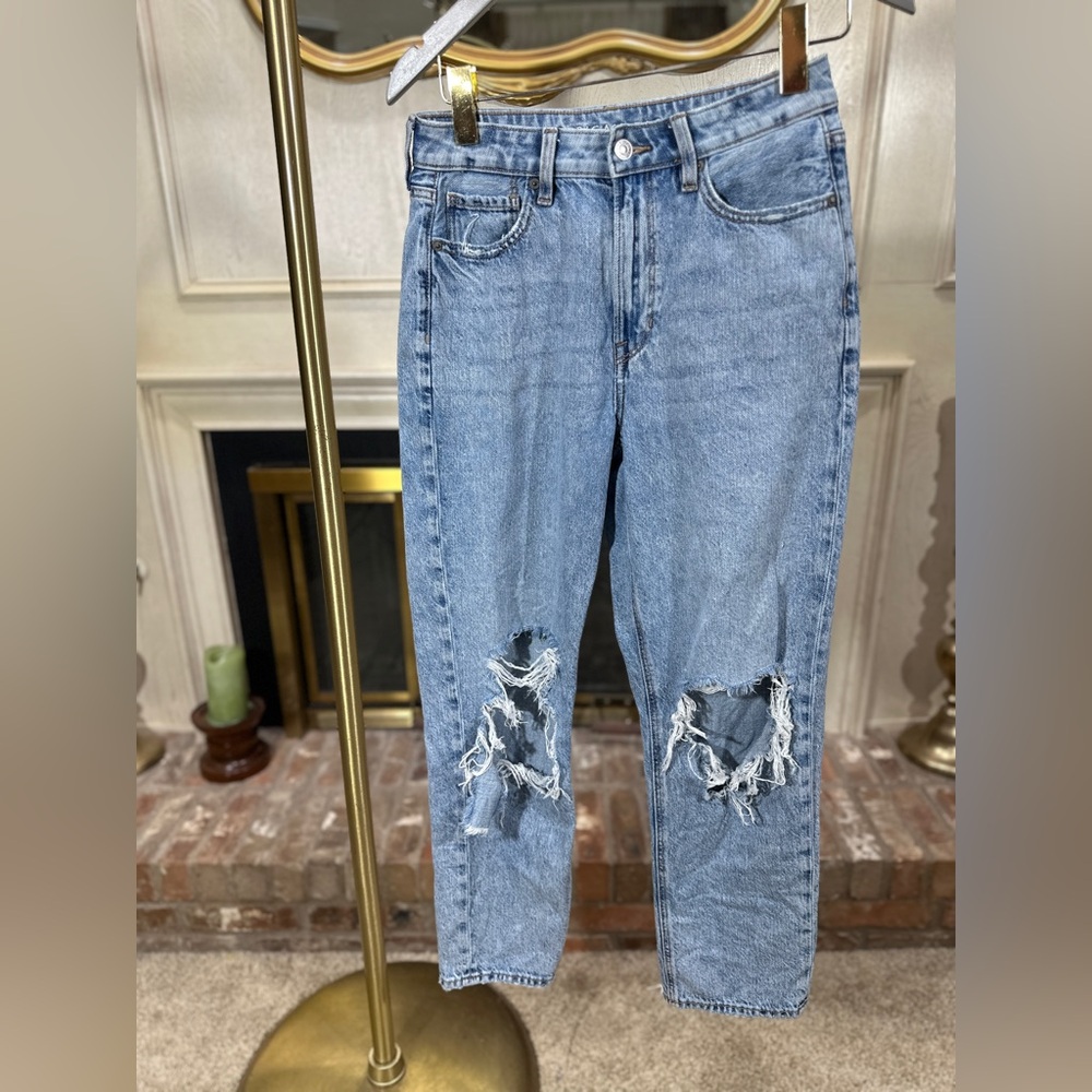 American Eagle‎ Mom Straight Jeans Women’s 6 Blue Distressed Ripped Knee Cropped